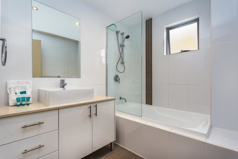 Redvue Holiday Apartments - Mackay Tourism 12