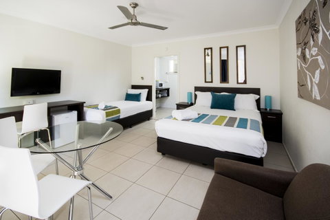 The Beach Motel Hervey Bay - Mackay Tourism 4