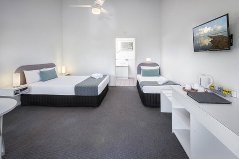 The Beach Motel Hervey Bay - Mackay Tourism 12