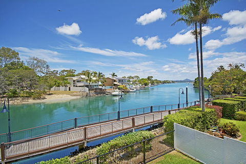 Jacaranda Noosa - Mackay Tourism 8