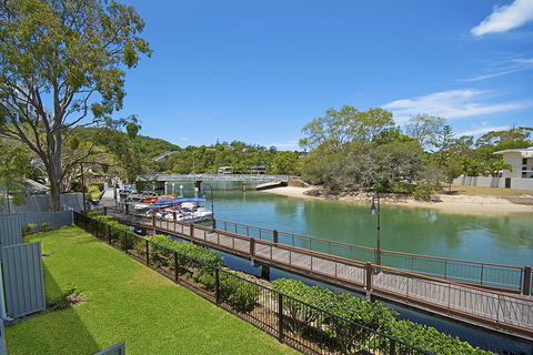 Jacaranda Noosa - Mackay Tourism 11