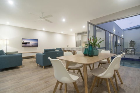 Pool Resort Port Douglas - Mackay Tourism 37