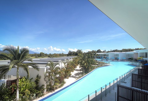 Pool Resort Port Douglas - Mackay Tourism 11