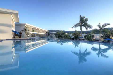 Pool Resort Port Douglas - Mackay Tourism 1