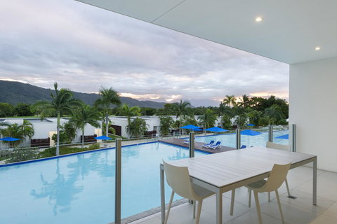 Pool Resort Port Douglas - Mackay Tourism 18