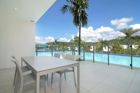 Pool Resort Port Douglas - Mackay Tourism 31