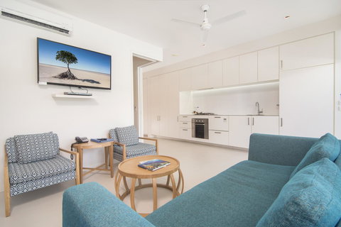 Pool Resort Port Douglas - Mackay Tourism 7