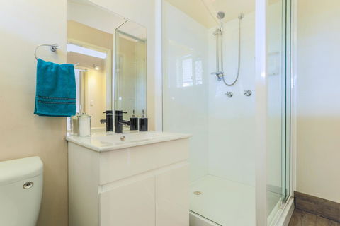 Bed & Breakfast 1 Bedroom Guest House - Mackay Tourism 7