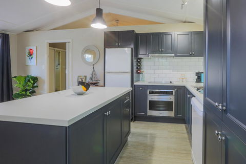 Bed & Breakfast 1 Bedroom Guest House - Mackay Tourism 14