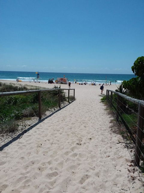 Surfers Chalet - Mackay Tourism 5