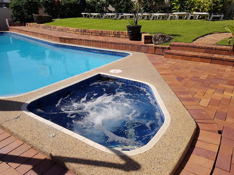 Surfers Chalet - Mackay Tourism 26