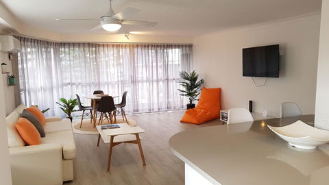 Surfers Chalet - Mackay Tourism 11
