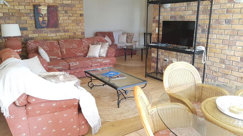 Surfers Chalet - Mackay Tourism 24
