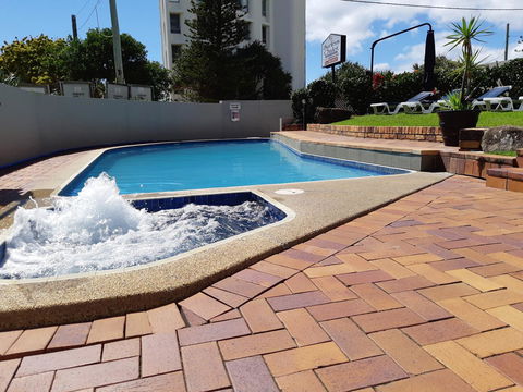 Surfers Chalet - Mackay Tourism 3