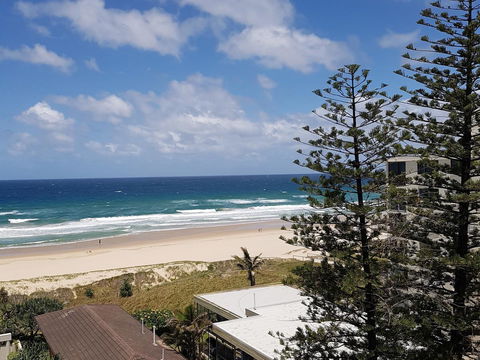 Surfers Chalet - Mackay Tourism 35