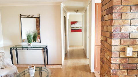 Surfers Chalet - Mackay Tourism 22