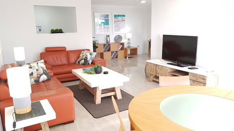 Surfers Chalet - Mackay Tourism 16