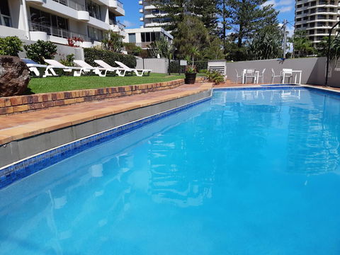 Surfers Chalet - Mackay Tourism 7