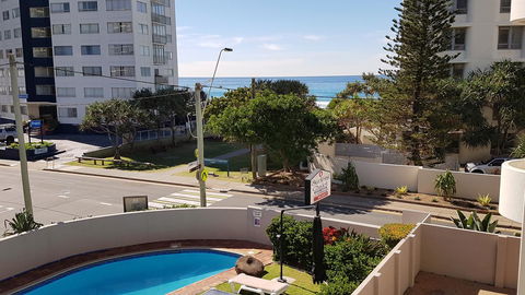 Surfers Chalet - Mackay Tourism 17