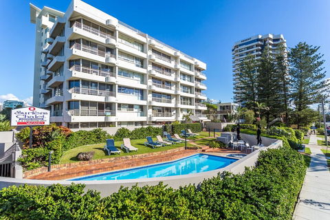 Surfers Chalet - Mackay Tourism 0