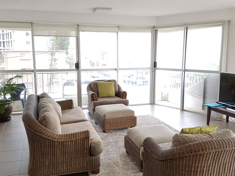 Surfers Chalet - Mackay Tourism 32