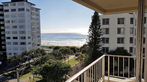 Surfers Chalet - Mackay Tourism 15