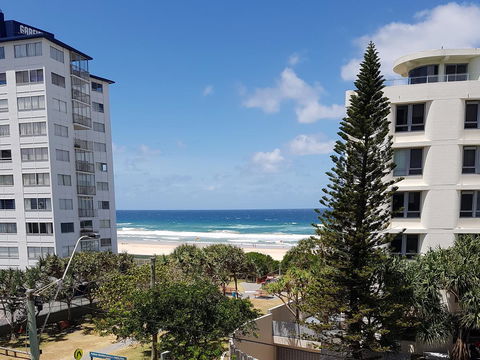 Surfers Chalet - Mackay Tourism 29