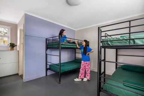 Backpackers In Paradise 18-35 Hostel - Mackay Tourism 3