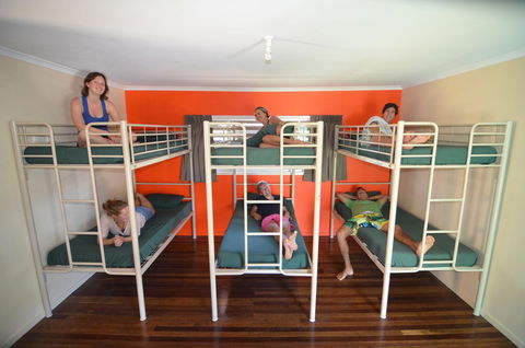 Backpackers In Paradise 18-35 Hostel - Mackay Tourism 21