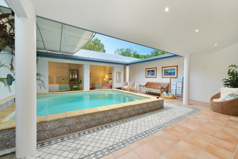 [ ANDY'S BEACH HOUSE ] - Mackay Tourism 21