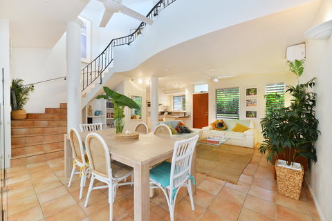[ ANDY'S BEACH HOUSE ] - Mackay Tourism 10