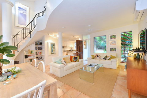 [ ANDY'S BEACH HOUSE ] - Mackay Tourism 13
