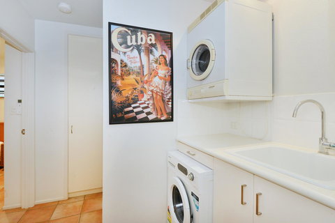 [ ANDY'S BEACH HOUSE ] - Mackay Tourism 30