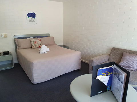 Dalby Manor Motor Inn - Mackay Tourism 7