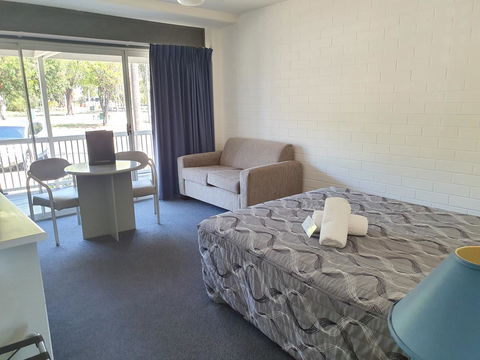 Dalby Manor Motor Inn - Mackay Tourism 1