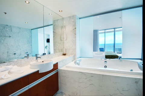 Reflections Tower Two - Mackay Tourism 2