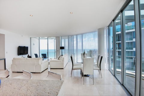 Reflections Tower Two - Mackay Tourism 28