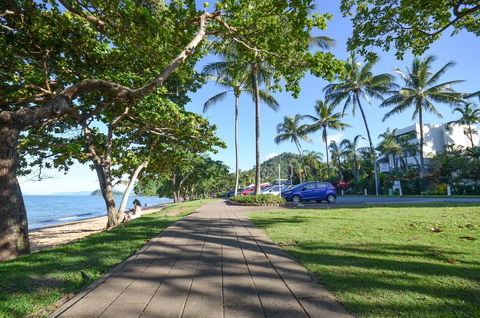 Roydon Beachfront Apartments - Mackay Tourism 27