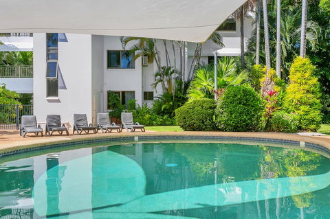 Roydon Beachfront Apartments - Mackay Tourism 11
