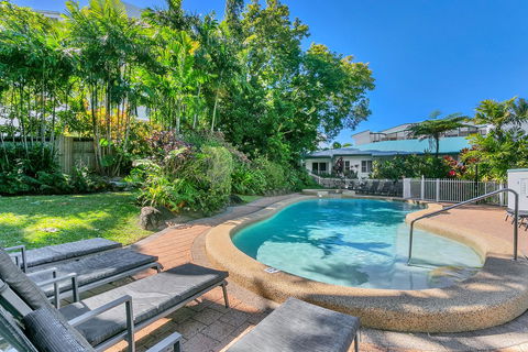Roydon Beachfront Apartments - Mackay Tourism 17