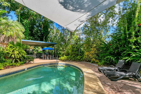 Roydon Beachfront Apartments - Mackay Tourism 10