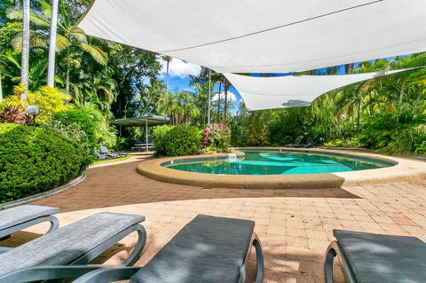 Roydon Beachfront Apartments - Mackay Tourism 14