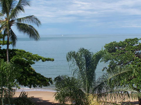 Roydon Beachfront Apartments - Mackay Tourism 7
