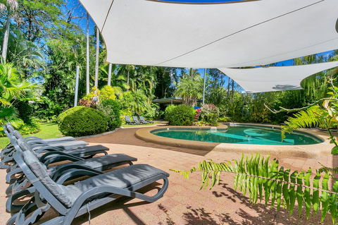 Roydon Beachfront Apartments - Mackay Tourism 15