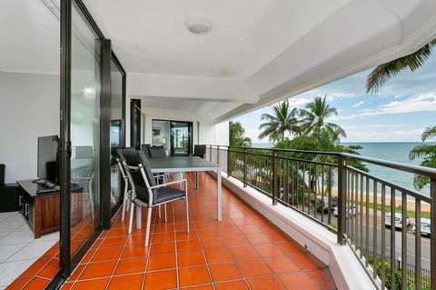 Roydon Beachfront Apartments - Mackay Tourism 0