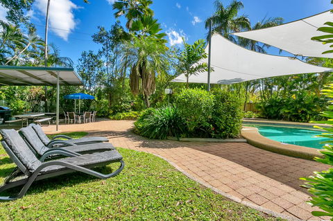 Roydon Beachfront Apartments - Mackay Tourism 13