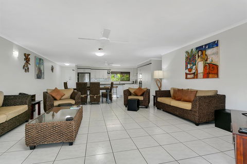 Roydon Beachfront Apartments - Mackay Tourism 1