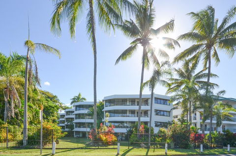 Roydon Beachfront Apartments - Mackay Tourism 28