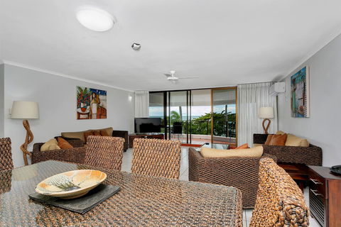 Roydon Beachfront Apartments - Mackay Tourism 21