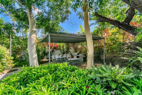Roydon Beachfront Apartments - Mackay Tourism 18